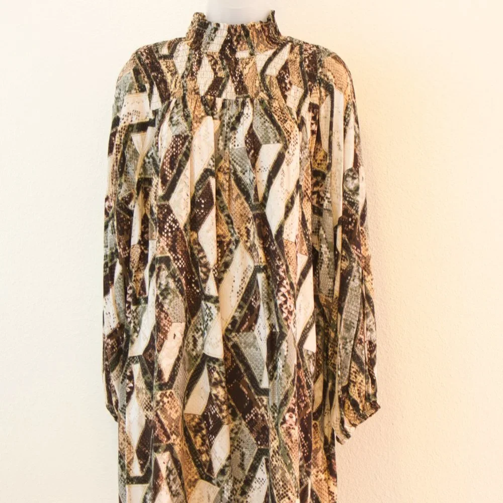 H&M snake print dress with smocking - Picture 3 of 6